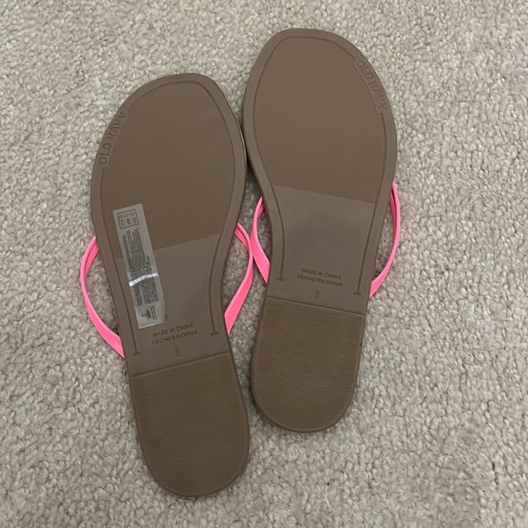 Bundle of 4 Pairs of Women’s Old Navy Sandals and Flip Flops - Size 8 - Picture 9 of 9